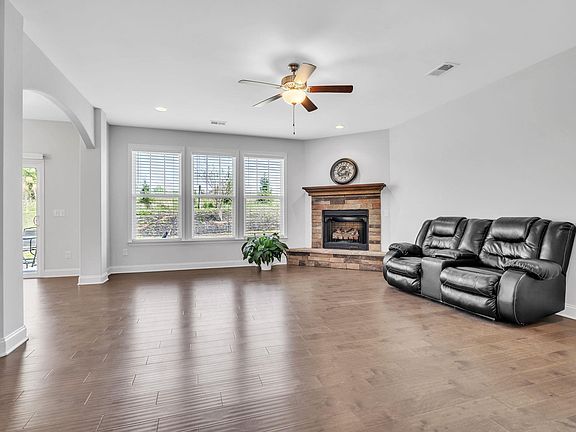 3rd image of 3 Bishop Lake Way