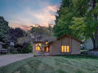 5954 Snow Apple Dr, Clarkston, MI 48346