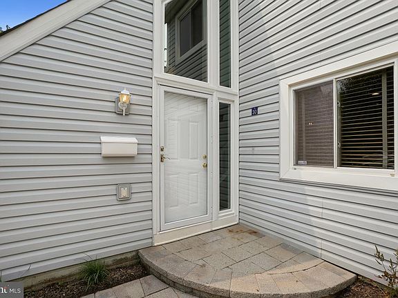 3rd image of 1530 Goldenrain Ct