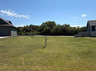 617 N Redbud Ct, Valley Center, KS 67147