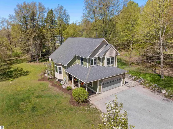 1212 Bailey St, Benzonia, MI 49616
