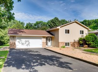 8281 Red Oak Dr, Mounds View, MN 55112