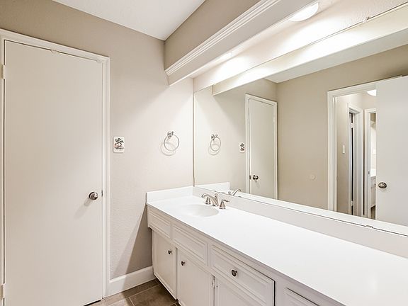 5th image of 11818 Oakcroft Dr