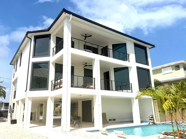 618 Caribbean Dr E, Summerland Key, FL 33042