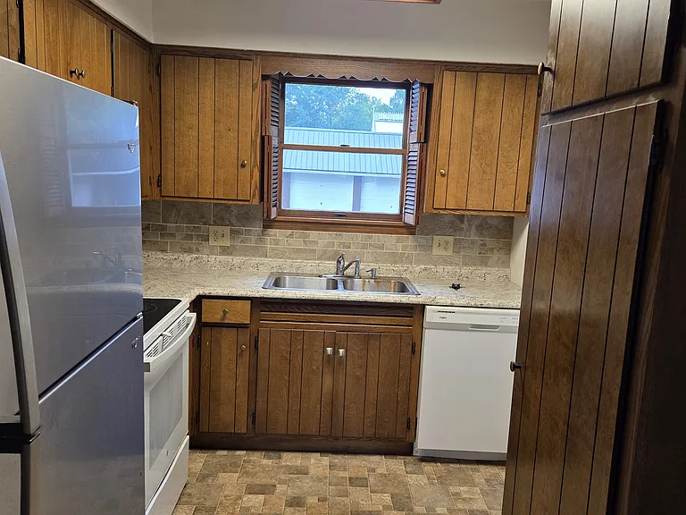 Kitchen and dinette area