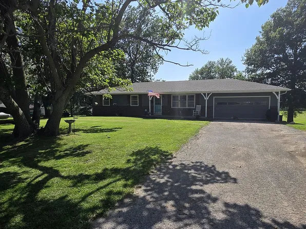14068 State Route Dd, Savannah, MO 64485