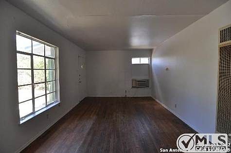 3rd image of 1022 Weizmann St