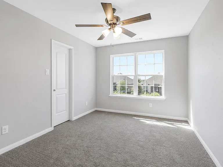 2136 Mulberry Dr — Photo 12