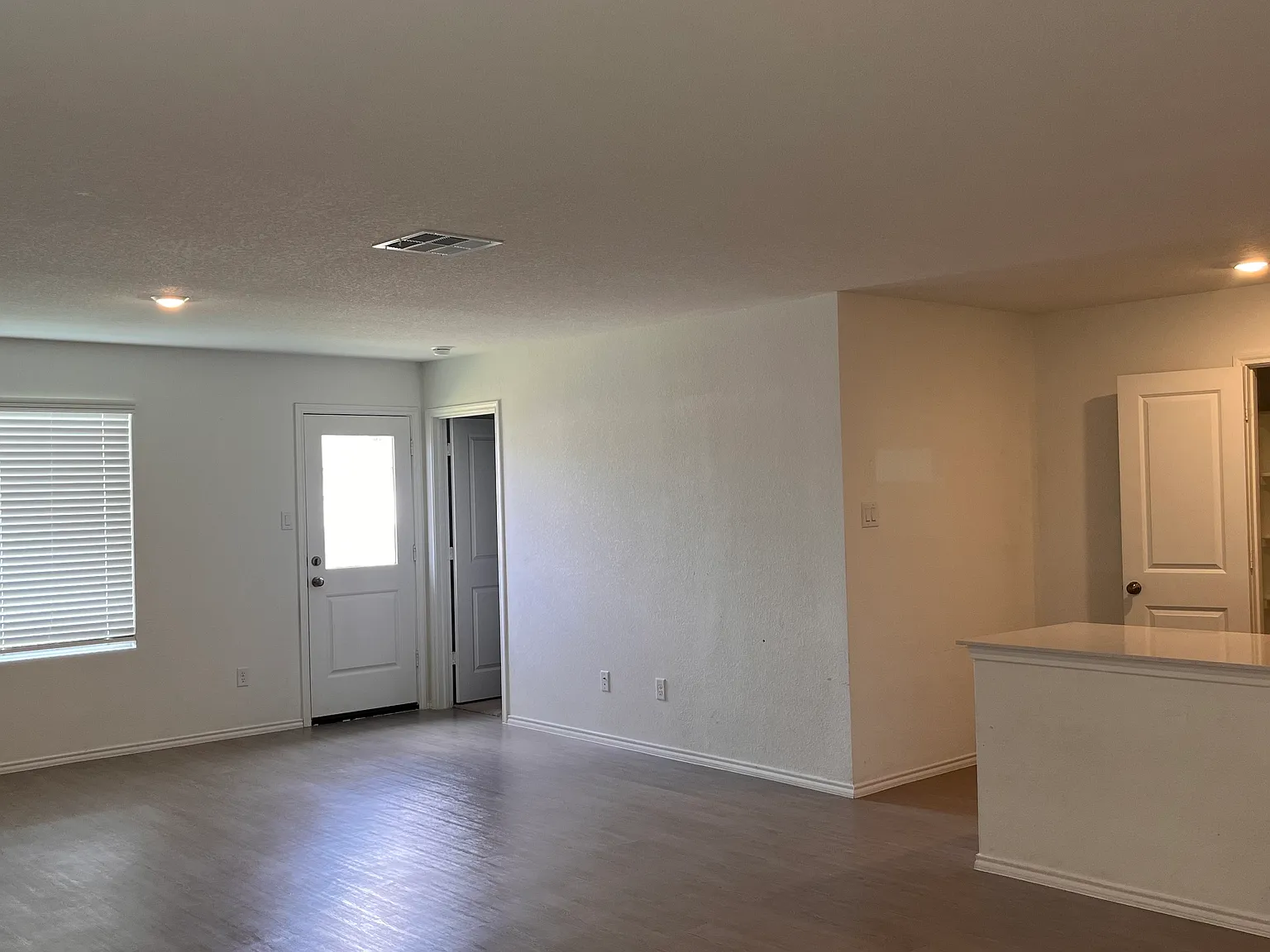 4 bed, 1650 sqft, $1,700 — Photo 2