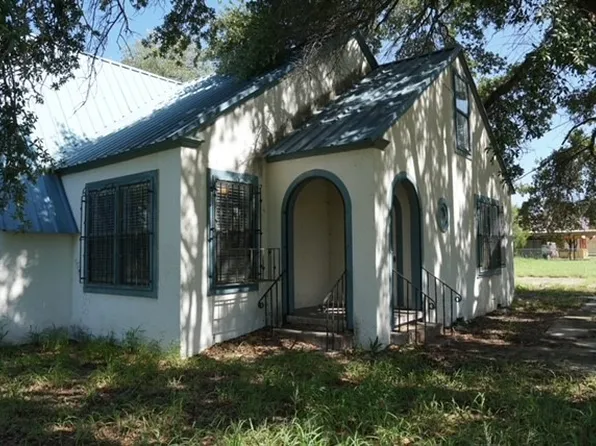 701 N Gudron Ave, Hebbronville, TX 78361