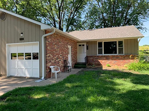 211 Wedgewood Dr Photo 1