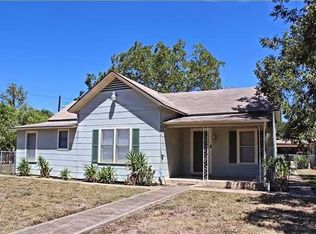 520 W Austin St, Luling, TX 78648