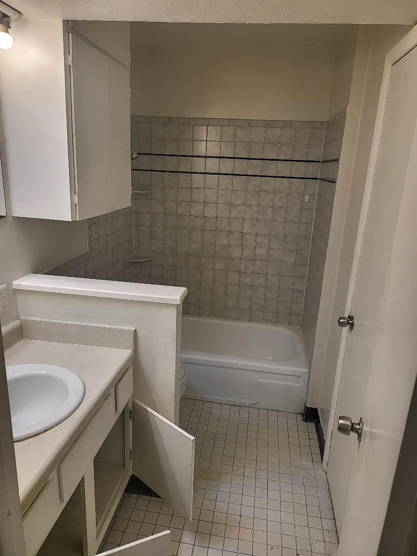 2 bed, $1,100 — Photo 2