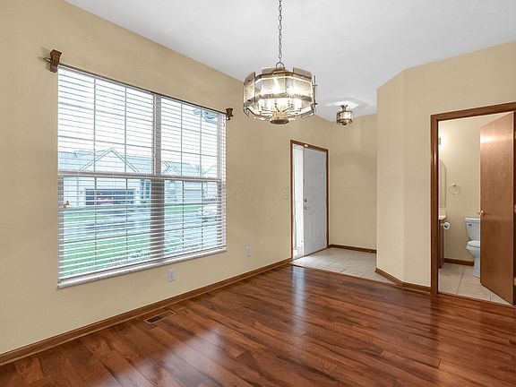 4th image of 144 Pebble Creek Dr SW