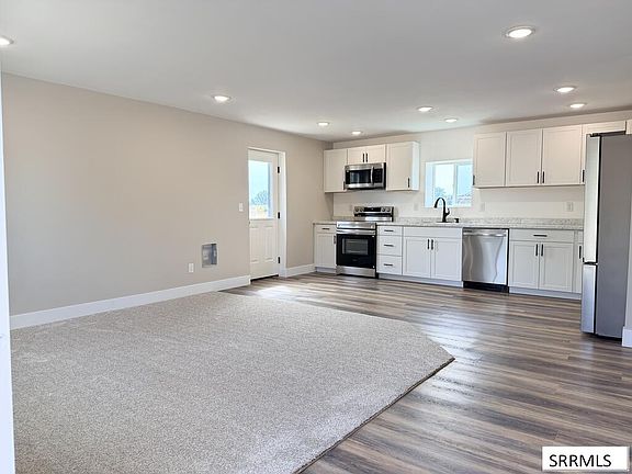 4th image of 821 Camas St