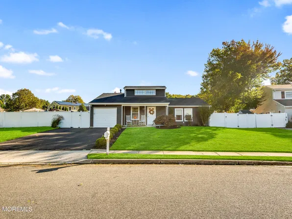 124 Starlight Road, Howell, NJ 07731