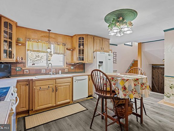 5th image of 3 Hillvale Cir