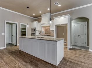 1909 NE 25th St, Moore, OK 73160