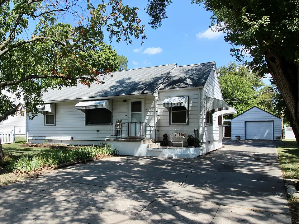 1120 S Emporia St