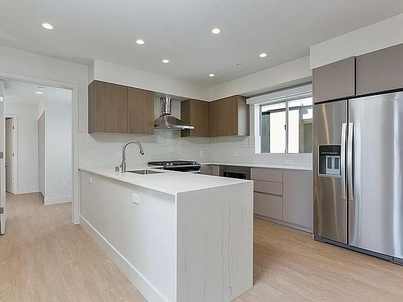2nd image of 11837 Mayfield Ave #405