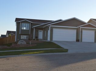 5542 Niagara Dr, Bismarck, ND 58503
