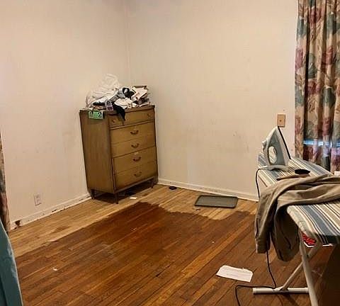 3rd image of 716 Huron Ave