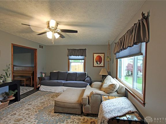 3rd image of 1180 Cloverdale Dr