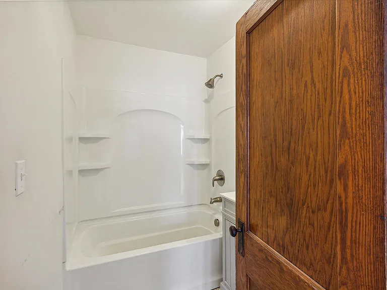 112 E Center St — Photo 11