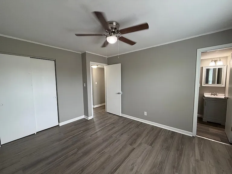907 Georgian Dr — Photo 10