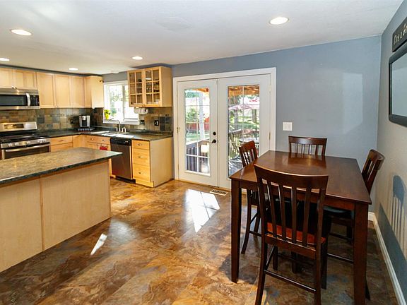 5th image of 5914 N Oxford Dr