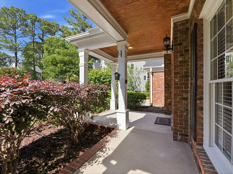 6 Bramerton Ct — Photo 32