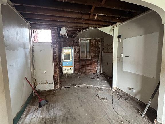 4th image of 1203 S Peach St