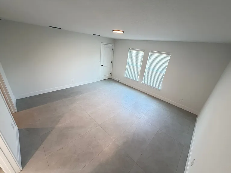 2614 Palomar Ave SE — Photo 19