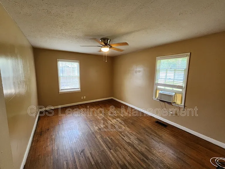 427 Bernard Dr — Photo 11