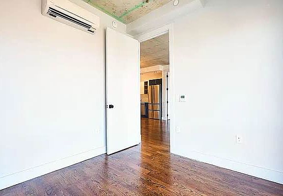 5th image of 31-19 37th St #5E