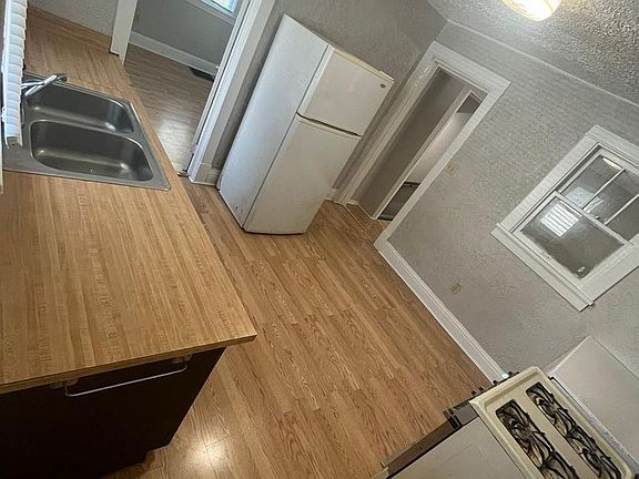 2nd image of 4611 Pine Ave Unit 2