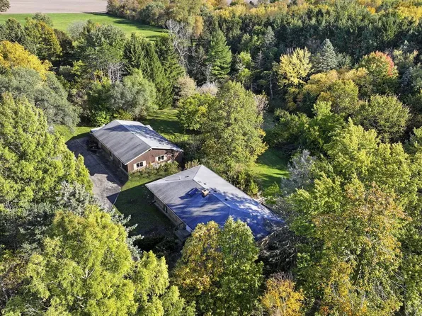 10325 256th AVENUE, Trevor, WI 53179