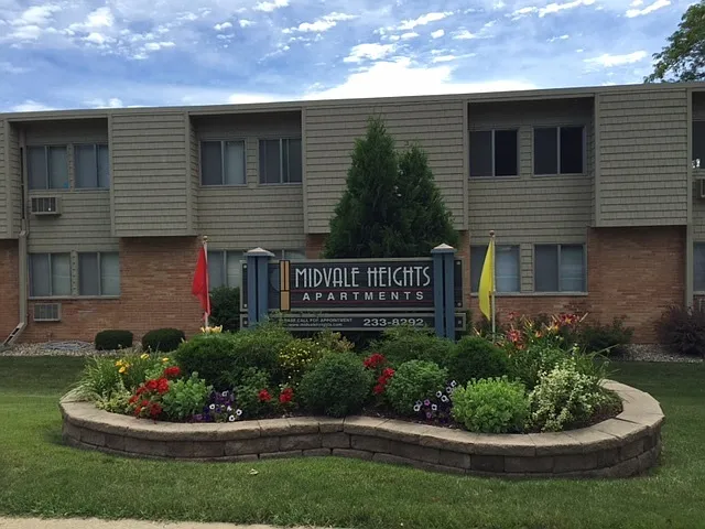 Midvale Heights Apartments — Photo 12
