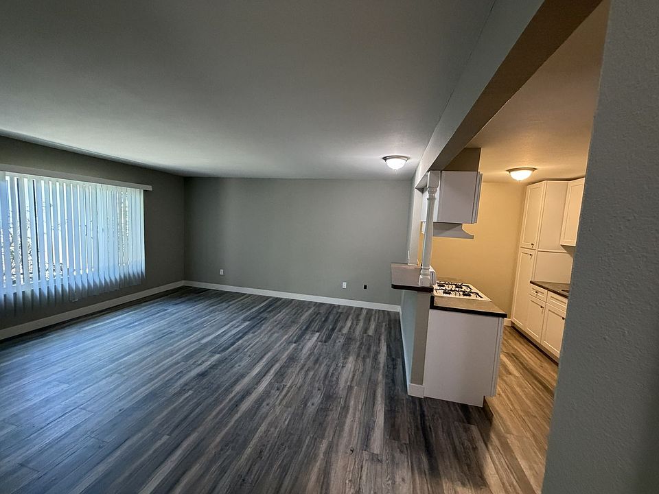 1st image of 17371 Queens Ln #4