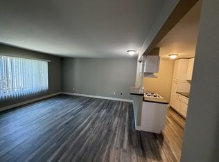 17371 Queens Ln #4, Huntington Beach, CA 92647
