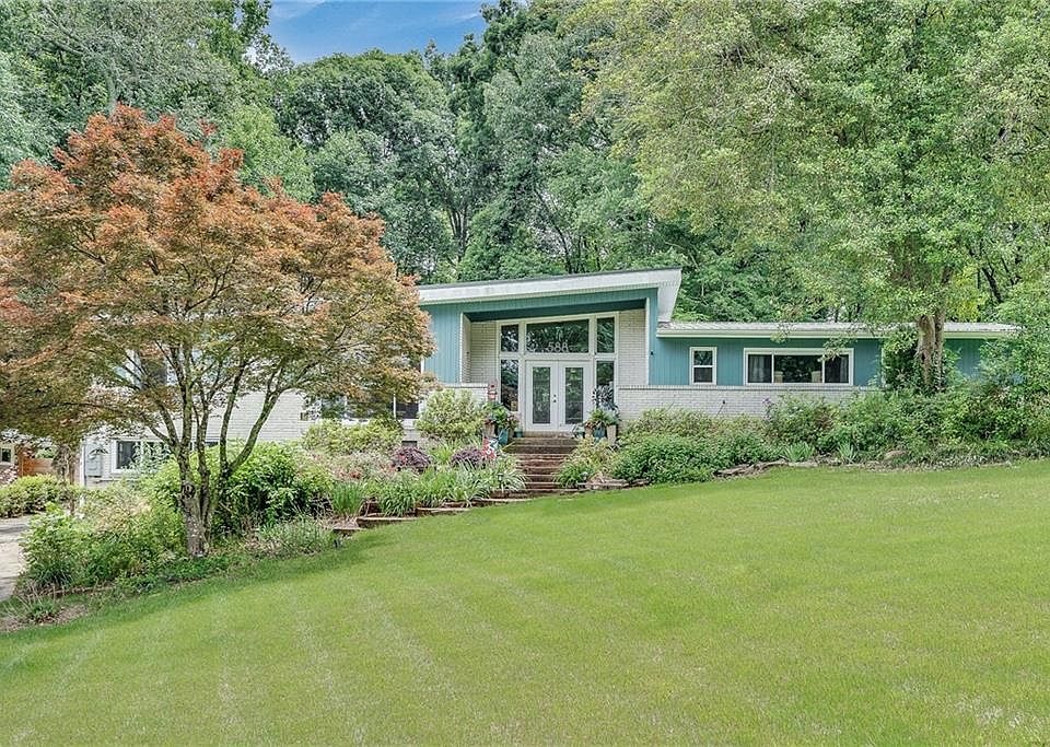 1st image of 588 Kenilworth Cir