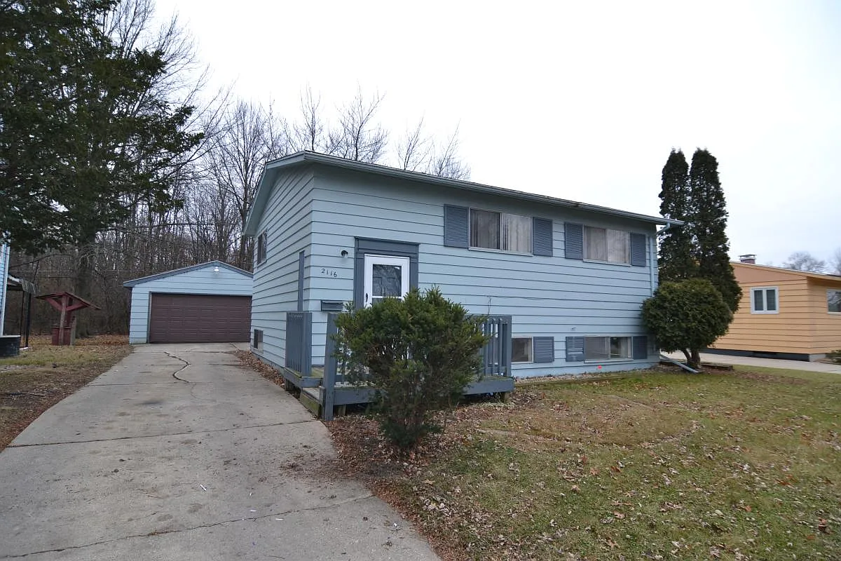 2116 Belmont Ave photo 1