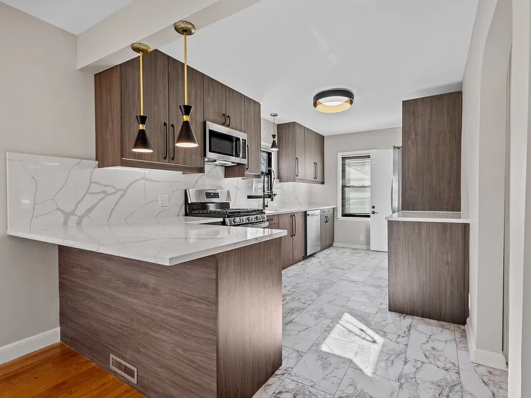 426 Keilman St — Photo 17