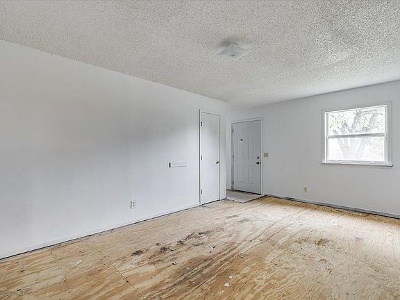 3rd image of 7031 W Frazier Ln