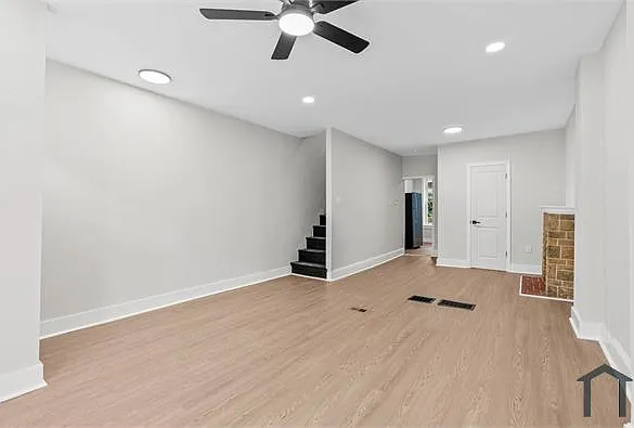35 E Collom St — Photo 4