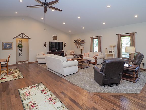 5th image of 25976 Lantern Cir