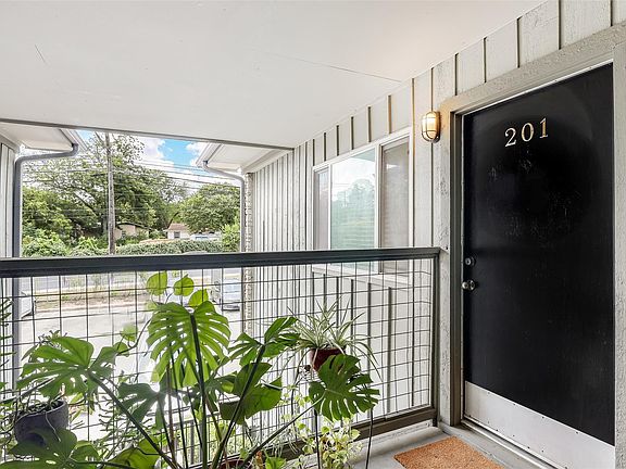 3rd image of 2303 E Side Dr APT 201