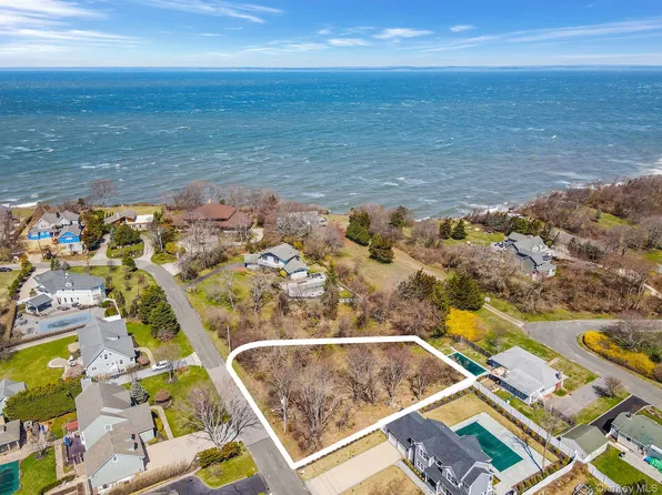 1050 Tasker Ln, Greenport, NY 11944