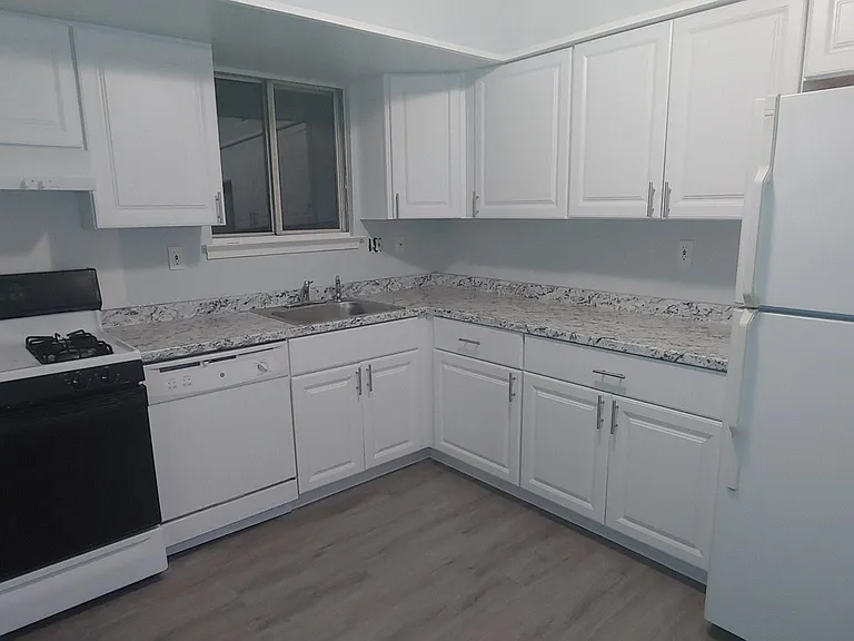 4556 Winding Brook Dr — Photo 3