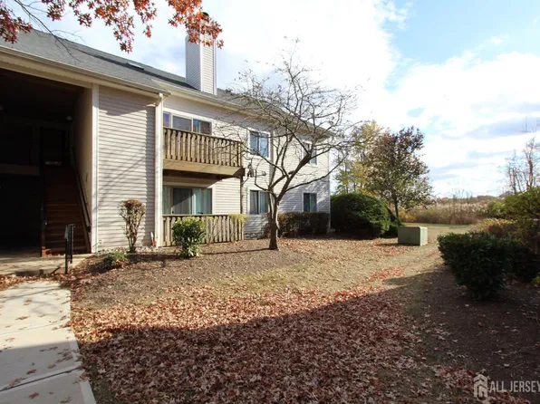 912 Aspen Dr, Plainsboro, NJ 08536